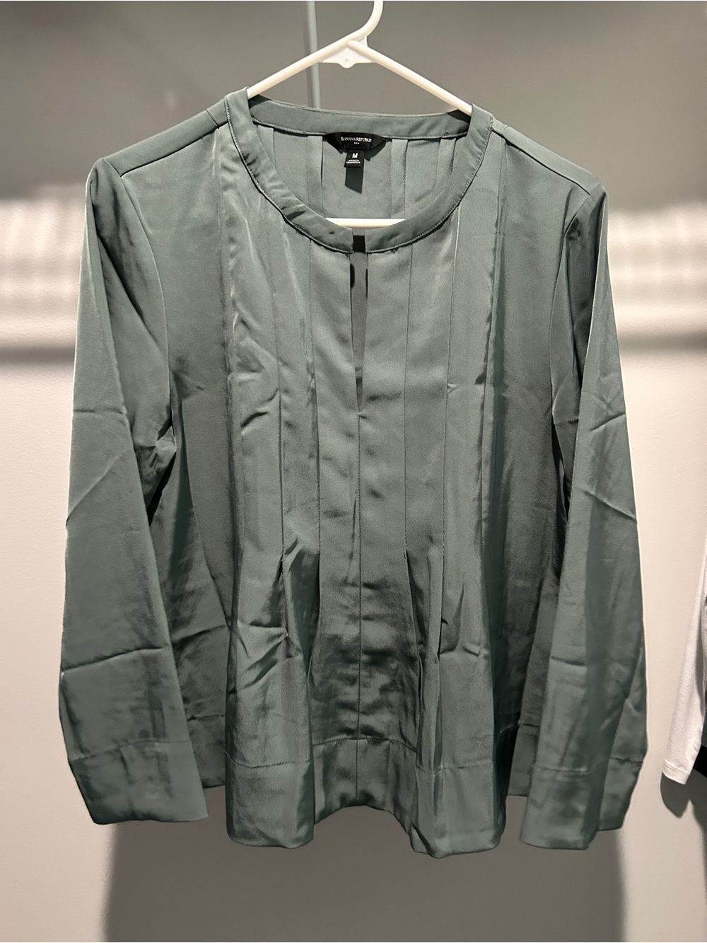 Banana Republic Green Long-Sleeve Pleated Blouse